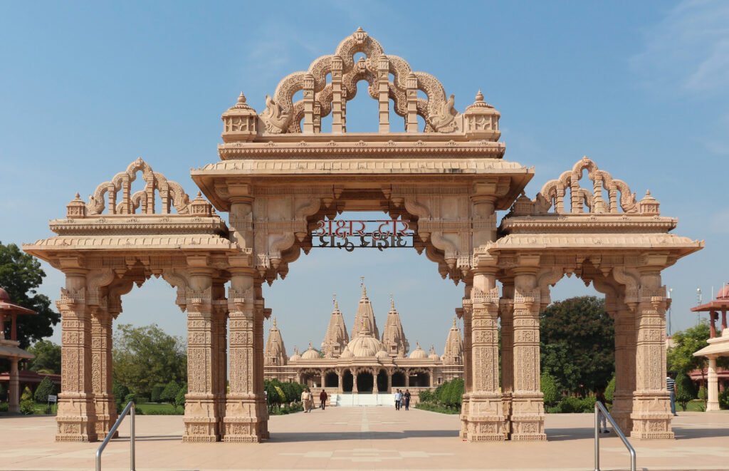 shri swaminarayan mandir gate